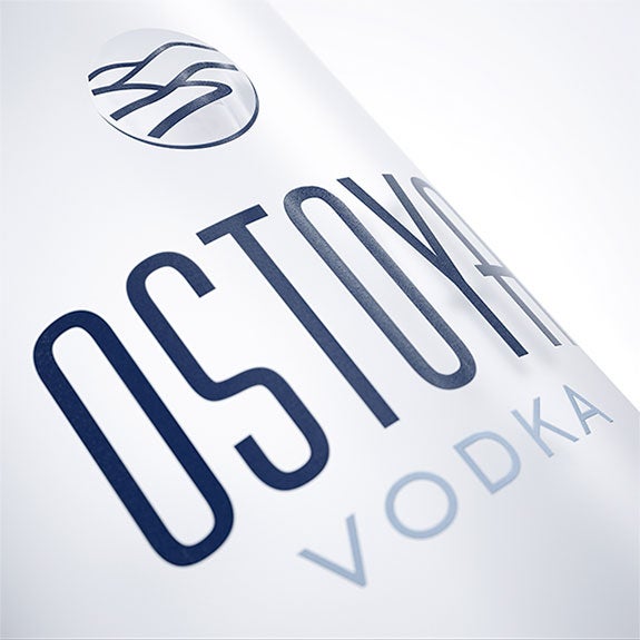 butelka Ostoya Vodka zbliżenie